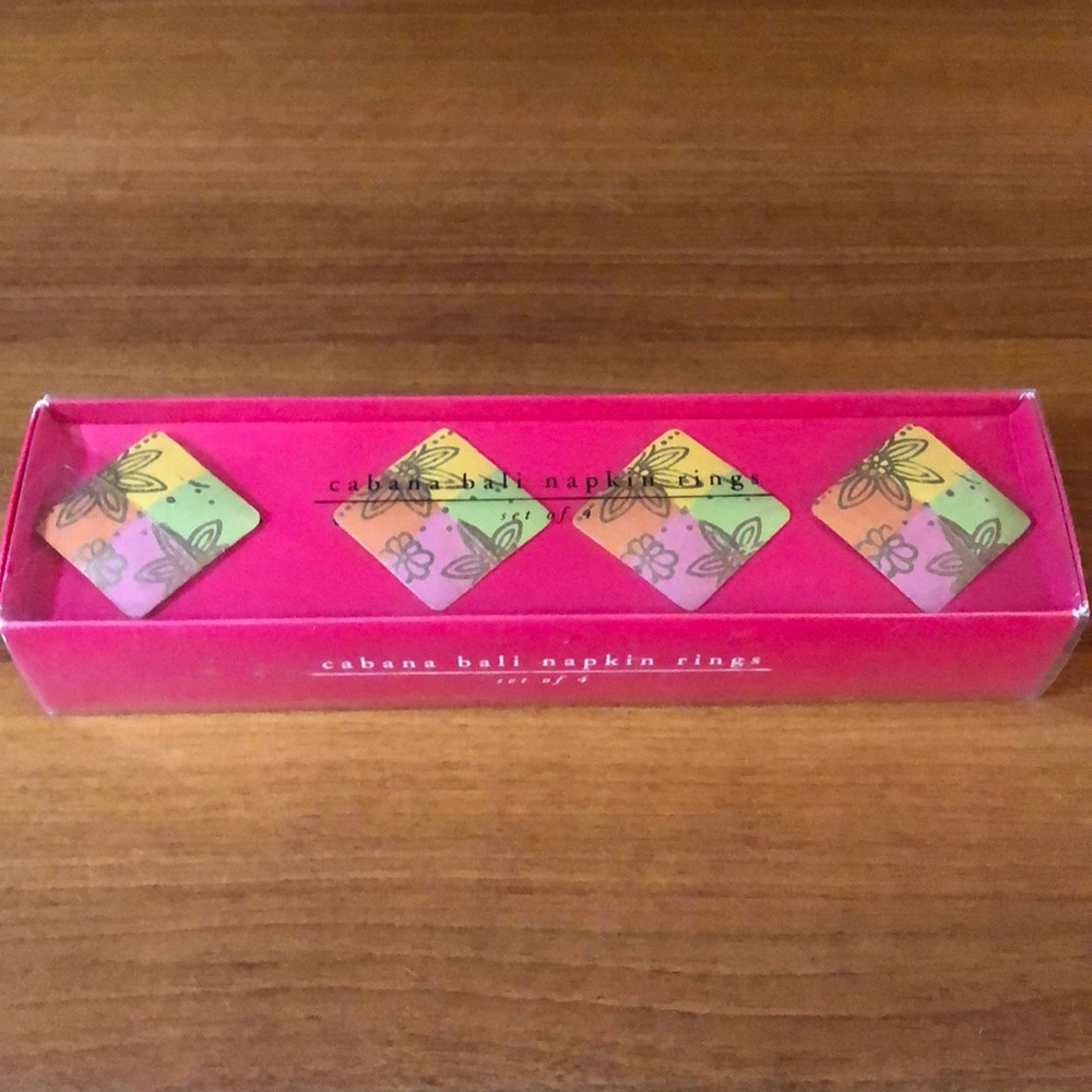 Set of 4 Pier One Napkin Rings